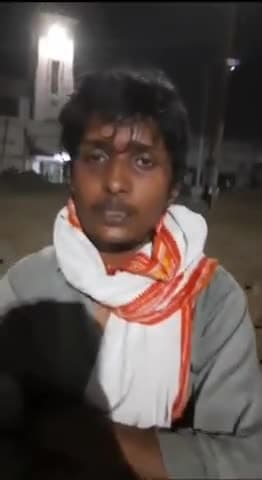 #देवरिया के रहने वाले बेहद गरीब राज जायसवाल हैं,इनको #समाजवादी गुंडों ने मारा पीटा।