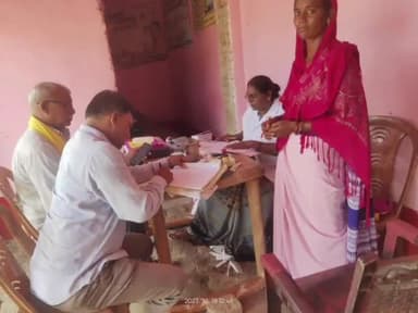 सोनभद्र बंशी सुर्यपुर: वंशी स्वास्थ्य प्रबन्धक ने प्रखंड क्षेत्र के कई टीकाकरण केन्द्र का किया निरीक्षण दी दिशा निर्देश