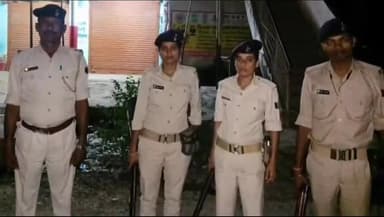 डेहरी: विशेष अभियान के दौरान विभिन्न थाना क्षेत्र से फरार चल रहे 21 आरोपियों को पुलिस ने किया गिरफ्तार, रोहतास SP ने दी जानकारी