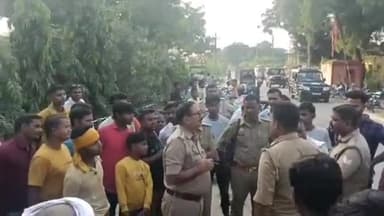 केराकत: जलालपुर थाना क्षेत्र के नेहरूनगर बाजार के पास तेज रफ्तार दो बाइकों की आमने-सामने टक्कर में दो की मौत तीन गंभीर रूप से घा