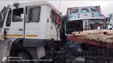 बगोदर: जीटी रोड गैंडा संतरुपी के पास ट्रेलर और ट्रक में हुई जोरदार टक्कर, कोई हताहत नहीं