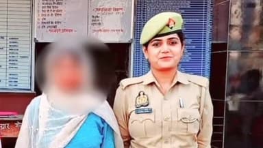 गोंडा: पति व बहू से कहासुनी के बाद सोनी गुमटी के रेलवे ट्रैक पर आत्महत्या करने जा रही महिला को नगर कोतवाली पुलिस ने बचाया