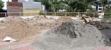 गिर्वा: नेला तालाब की पाल पर यूआईटी ने रुकवाया हनुमान मंदिर का निर्माण कार्य, क्षेत्रवासियों में रोष