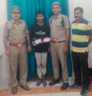 मुरादाबाद: जीआरपी ने मुरादाबाद के रेलवे स्टेशन से चेकिंग के दौरान 2 चोरी के मोबाइल के साथ युवक को किया गिरफ्तार, भेजा जेल