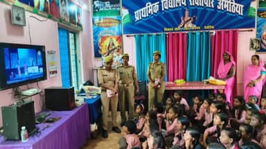 भाटपार रानी: रावत पार अमेठिया में थाना लार के महिला सुरक्षा दलों द्वारा विभिन्न कार्यक्रमों का किया गया आयोजन