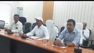 बेतिया: समाहरणालय के सभागार में विशेष जिलास्तरीय समीक्षा समिति की बैठक सम्पन्न।।