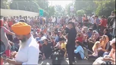 ਪਟਿਆਲਾ: ਦਮਕਲ ਵਿਭਾਗ ਚ ਫਾਇਰ ਮੈਨ ਦੀ ਨੌਕਰੀ ਦੇ ਲਈ ਟੈਸਟ ਦੇਣ ਆਏ ਉਮੀਦਵਾਰਾਂ ਦੇ ਵੱਲੋ ਜੇਲ ਟ੍ਰੇਨਿੰਗ ਸਕੂਲ ਅੱਗੇ ਰੋਡ ਜਾਮ ਕਰਕੇ ਪ੍ਰਦਰਸ਼ਨ