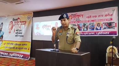 इटावा: संत विवेकानंद स्कूल में मिशन शक्ति अभियान के तहत जनता कार्यशाला का हुआ आयोजन, एसएसएसपी ने छात्राओं को किया जागरूक