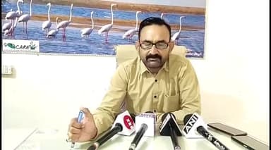 इटावा: लखनपुर पचार गांव के तालाब में मगरमच्छ दिखने के मामले में क्षेत्रीय वन अधिकारी ने दी जानकारी, कहा- जल्द पकड़ा जाएगा