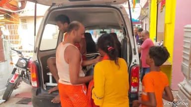 देवघर: बाबा मंदिर में पूजा करने के क्रम में एक श्रद्धालु गिरकर हुआ बेहोश, सदर अस्पताल में इलाज जारी