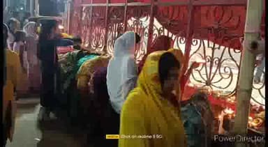 कहरा: थाना चौक स्थित दुर्गा मंदिर पर संध्या पूजा के लिए जुटी श्रद्धालुओं की भीड़, श्रद्धा भक्ति के साथ किया पूजन आरती