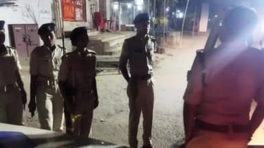 डुमरा: एसपी मनोज कुमार तिवारी ने देर रात रीगा थाने पहुंचकर किया निरीक्षण, मौके पर रीगा थाना अध्यक्ष रहे मौजूद