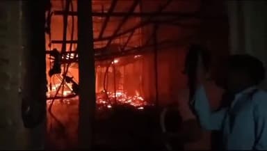 झालरापाटन: सुनेल मार्ग पर सैटेलाइट अस्पताल के पास रेस्टोरेंट में लगी आग पूरा रेस्टोरेंट जलकर राख