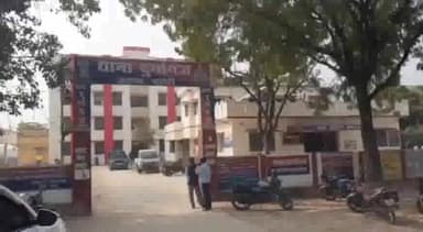 भदोही: हरिकरनपुर मे बहन से नाराज़ युवती ने अपने दुपट्टे से लगाई फांसी परिजनो म मचा कोहराम दुर्गागंज थानाक्षेत्र का मामला