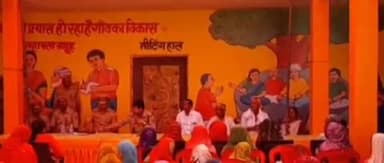 केराकत: थाना चंदवक क्षेत्र महुली गाँव में मिशन शक्ति के तहत क्षेत्राधिकारी गौरव शर्मा ने महिलाओं को सुरक्षा को लेकर किया जागरू