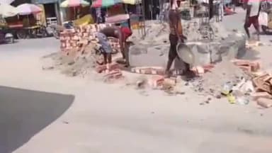 सुरसंड: नगर पंचायत सुरसंड द्वारा अंबेडकर टावर का निर्माण कार्य कराया गया शुरू, क्षतिग्रस्त होने के बाद कराया गया था धराशायी