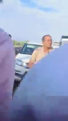 रक्षक ही भक्षक। प्रशासन से निवेदन हैं कि मामले को संज्ञान में लेकर वर्दीधारी गुंडे पर उचित कार्रवाई करें।🙏🙏🙏
#rajpolice #barmerpolice Kailash Choudhary