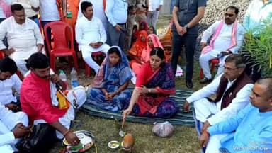 लालगंज: केंद्रीय वाणिज्य राज्य मंत्री अनुप्रिया पटेल ने बस्तरा मोड़ के पास पुराने राजमार्ग 7 के नवीनीकरण के लिए किया भूमि पूजन