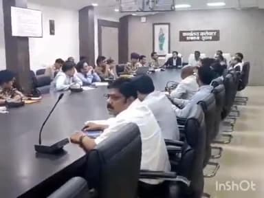 सुकमा: सुकमा के कलेक्ट्रेट में भारत निर्वाचन आयोग द्वारा नियुक्त सामान्य प्रेक्षक ने ली अधिकारियों की बैठक दिए निर्देश