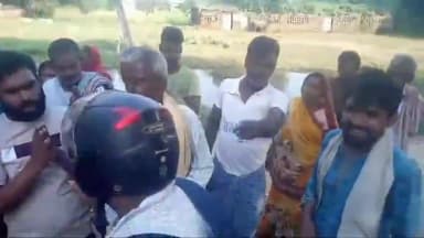 फुल्लीडूमर: तेलिया पहाड़ पंचायत के वार्ड संख्या-3 में आशा कार्यकर्ता चयन में मुखिया की मनमानी के खिलाफ सिविल सर्जन को दिया आवेदन