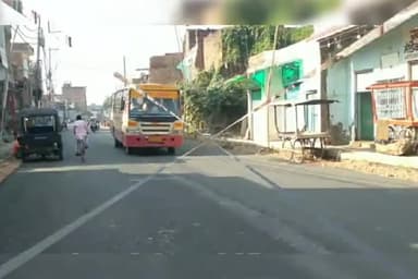 पॉलीटेक्निक चौराहा से ओवरब्रिज तक बनी सड़क, जनता हुई खुश, एक साल से चौड़ीकरण कार्य के कारण खराब हो गयी थी सड़क।