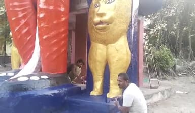 मंदसौर: खानपुरा स्थित रावण प्रतिमा की रंगाई पुताई का कार्य हुआ शुरू दशहरे पर नामदेव समाज के जमाई राजा रावण की होती है पूजा