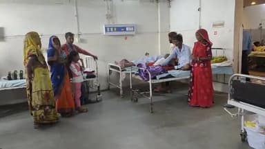 झालरापाटन: निमाणा रोड पर ट्रैक्टर की टक्कर से पिकअप में सवार तीन जने घायल झालावाड़ अस्पताल में भर्ती