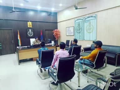 हरदोई: पुलिस कार्यालय में पुलिस अधीक्षक ने लोगों की सुनीं समस्याएँ, निस्तारण के लिए संबंधित अधिकारियों को दिए निर्देश