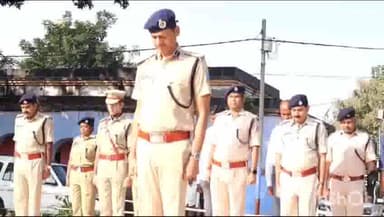 धनबाद/केंदुआडीह: पुलिस केंद्र में शहीद संस्मरण दिवस के अवसर पर शहीद स्मारक स्थल पर एसएसपी सहित कई पुलिस अधिकारियों ने दिया श्रद्धांजली
