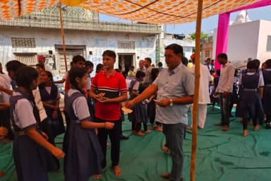 डेगाना: नवरात्रा पर्व को लेकर 2100 कन्याओं को भोजन करवाकर दी दक्षिणा, ग्रामीणों ने किया अपार सहयोग