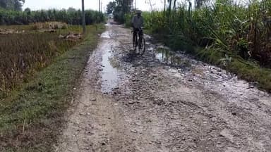 #लखीमपुर_खीरी_योगी जी के आदेशों का नहीं हो रहा पालन रोड हो रहे जर्जर  #उत्तर_प्रदेश_सरकार  के पालन की उड़ाई जा रही धजिया