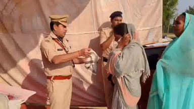 बक्सर: स्मरण दिवस पर पुलिस लाइन में आयोजित कार्यक्रम में एसपी ने शहीद पुलिस कर्मियों को दी श्रद्धांजलि, परिजनों को दिया सम्मान