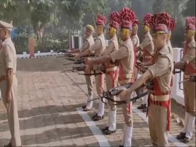 हरदोई: पुलिस लाइन हरदोई में पुलिस स्मृति दिवस पर शहीद पुलिसकर्मियों को दी गयी श्रद्धांजलि