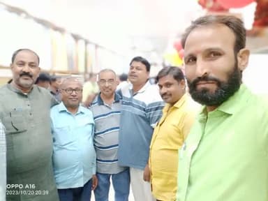 सस्ता ख़ादी भंडार पी पी रोड बक्सर स्थित भाई फिरोज जी का प्रतिष्ठान उद्घाटन में शामिल जनता दल यूनाइटेड के उपाध्यक्ष रविराज जी, महासचिव बिमलेन्द्र कुमार बबलू जी, सचिव ध्रुव प्रसाद गुप्ता,मिठाई लाल जी ,जमील भाई एवं गणमान्य साथी।🎉🎉