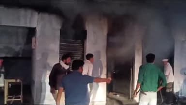 सवाई माधोपुर: सवाई माधोपुर के कुस्तला स्थित टाटा वर्कशॉप में लगी भीषण आग
