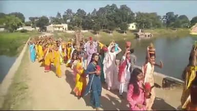 कामडारा: शारदीय नवरात्र के सप्तमी पर कामडारा प्रखंड मुख्यालय में कलश यात्रा सह शोभा यात्रा का हुवा आयोजन