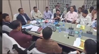 देवघर: परिषदान में DC और SP ने दुर्गा पूजा को लेकर किया प्रेसवार्ता, महिला स्कूटी कमांडो दस्ता करेंगी मेले क्षेत्र का निरीक्षण