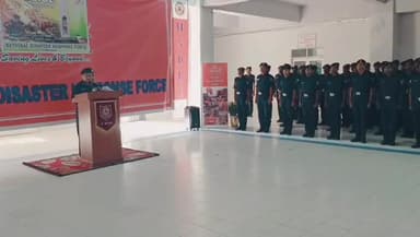 एनडीआरएफ बचावकर्मियों ने पुलिस स्मृति दिवस पर शहीदों को किया नमन