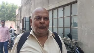 मड़ियाहू: बरसठी के कारो बनकट निवासी व्यक्ति पहुंचा मड़ियाहूं तहसील, भाइयों पर मारने पीटने की धमकी देने का लगाया आरोप