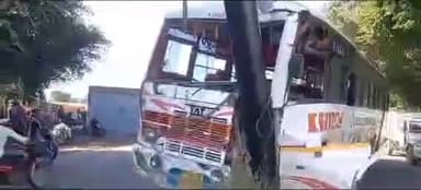 मुरादाबाद: पाकबड़ा और कुंदरकी हाईवे पर तेज रफ्तार के चलते प्राइवेट बस अनियंत्रित होकर विज्ञापन के पोल से टकराई, 5 से 6 लोग घायल