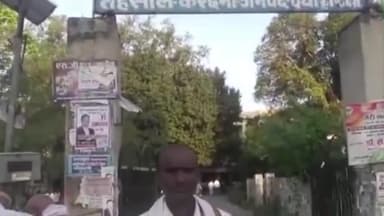 करछना: करछना विकासखंड में महेवा के जीवित व्यक्ति का बनाया गया मृत्यु प्रमाण पत्र, जीवित व्यक्ति लगा रहा अधिकारियों के चक्कर