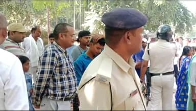 डेहरी: एनीकट पार्क से चोरी करते चोर को वन विभाग ने पकड़ा,चोर को जबरन छुड़ाने के प्रयास को पुलिस ने किया विफल