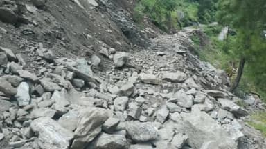 घाट: कनोल-सितेल मोटर मार्ग पिछले 5 माह से बंद, ग्रामीण पैदल चलकर पहुंच रहे हैं अपने गंतव्य तक