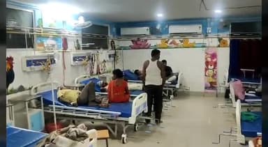 देवघर: देवघर नगर थाना क्षेत्र के कबूतर धर्मशाला के समीप दो दुकानदार आपस में भिड़े दो भाई घायल, सदर अस्पताल में भर्ती।