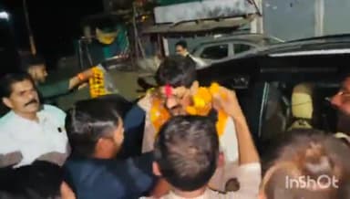 ग्यारसपुर: बासौदा ग्यारसपुर से हरि सिंह रघुवंशी को भाजपा से टिकट मिलने पर कार्यकर्ताओं में ख़ुशी, की गई आतिशबाजी