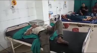 देवघर: देवघर नगर थाना क्षेत्र के बस स्टैंड से स्थानीय लोगो ने सड़क दुर्घटना में घायल अज्ञात व्यक्ति को पहुंचाया सदर अस्पताल।