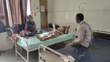 झालरापाटन: कोडक्यां गांव में चूल्हे में गिर जाने से विवाहिता गंभीर रूप से झूलसी अस्पताल में भर्ती