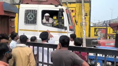 करनाल: नई अनाज मंडी में गेट पास  ना काटे जाने से किसानों ने किया प्रदर्शन तनाव की स्थिति बनी