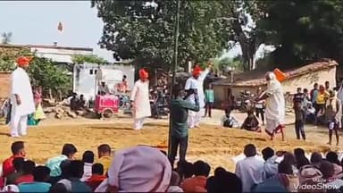 चुनार: अहरौरा के खेमाईपुर में 75 वर्षीय बुजुर्ग ने 50 किलोग्राम के लोड को फेरकर सबको किया दंग