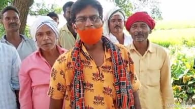 चुनार: नहर की सफाई की मांग को लेकर अहरौरा बांध से चौकिया मनऊर नहर के किनारे खड़े होकर किसानों ने किया प्रदर्शन